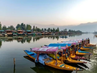 Srinagar Group Tour with Gulmarg & Pahalgam